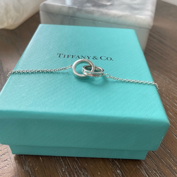 Tiffany’s 1837 Interlocking Circles Bracelet - Picture 2 of 7